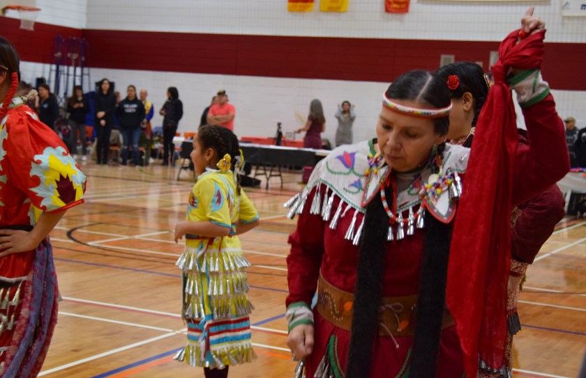 Jingles Dress Dancers - Roland White